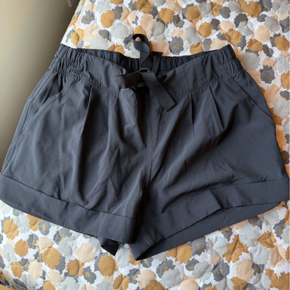 lululemon athletica black cuffed Shorts